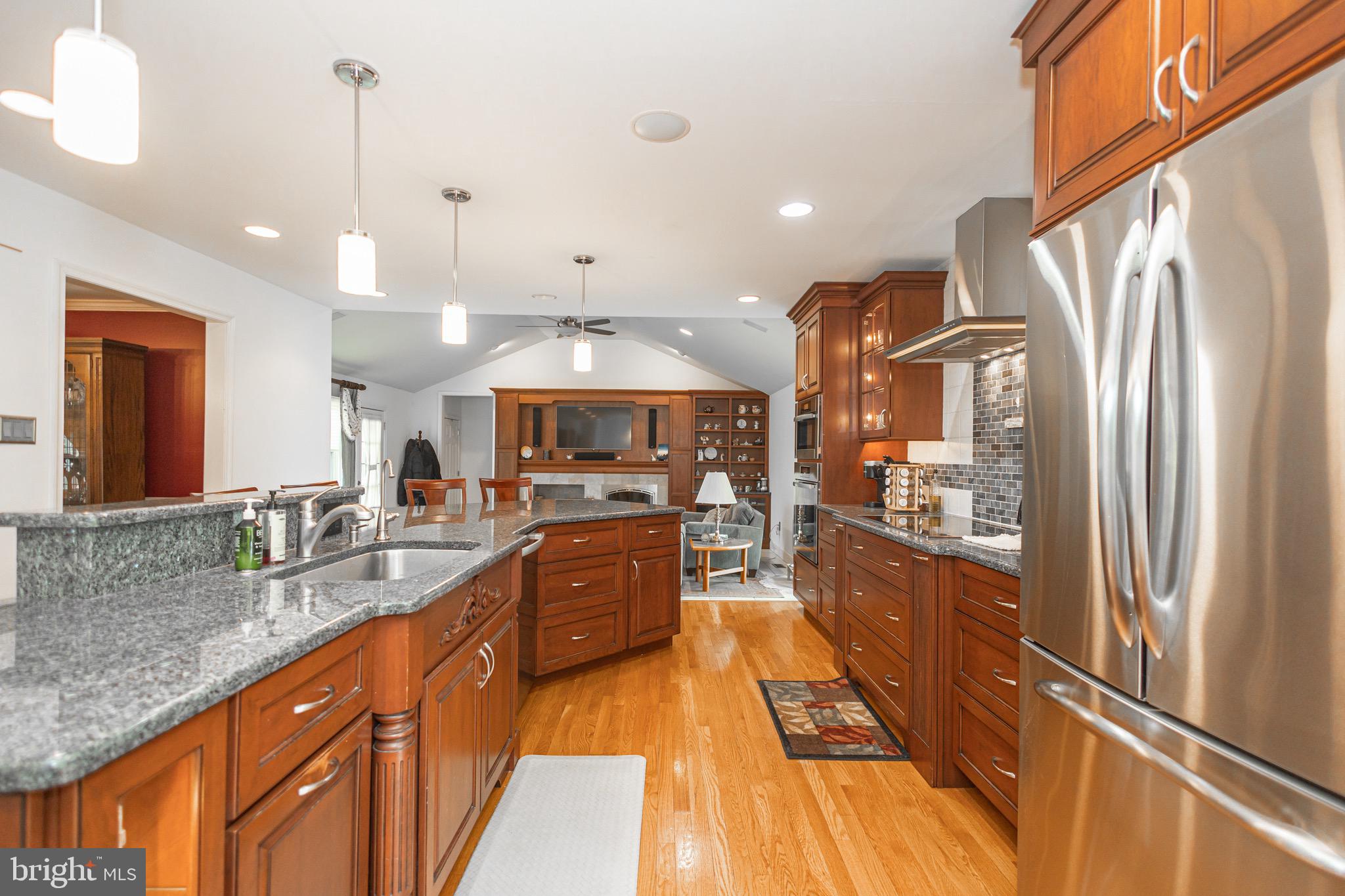 RIVER KNOLL - Residential