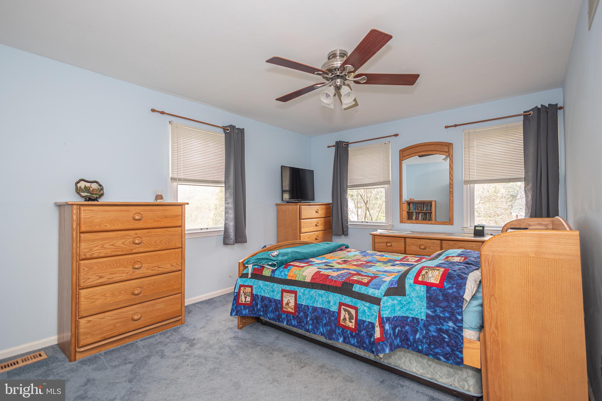 RIVER KNOLL - Residential