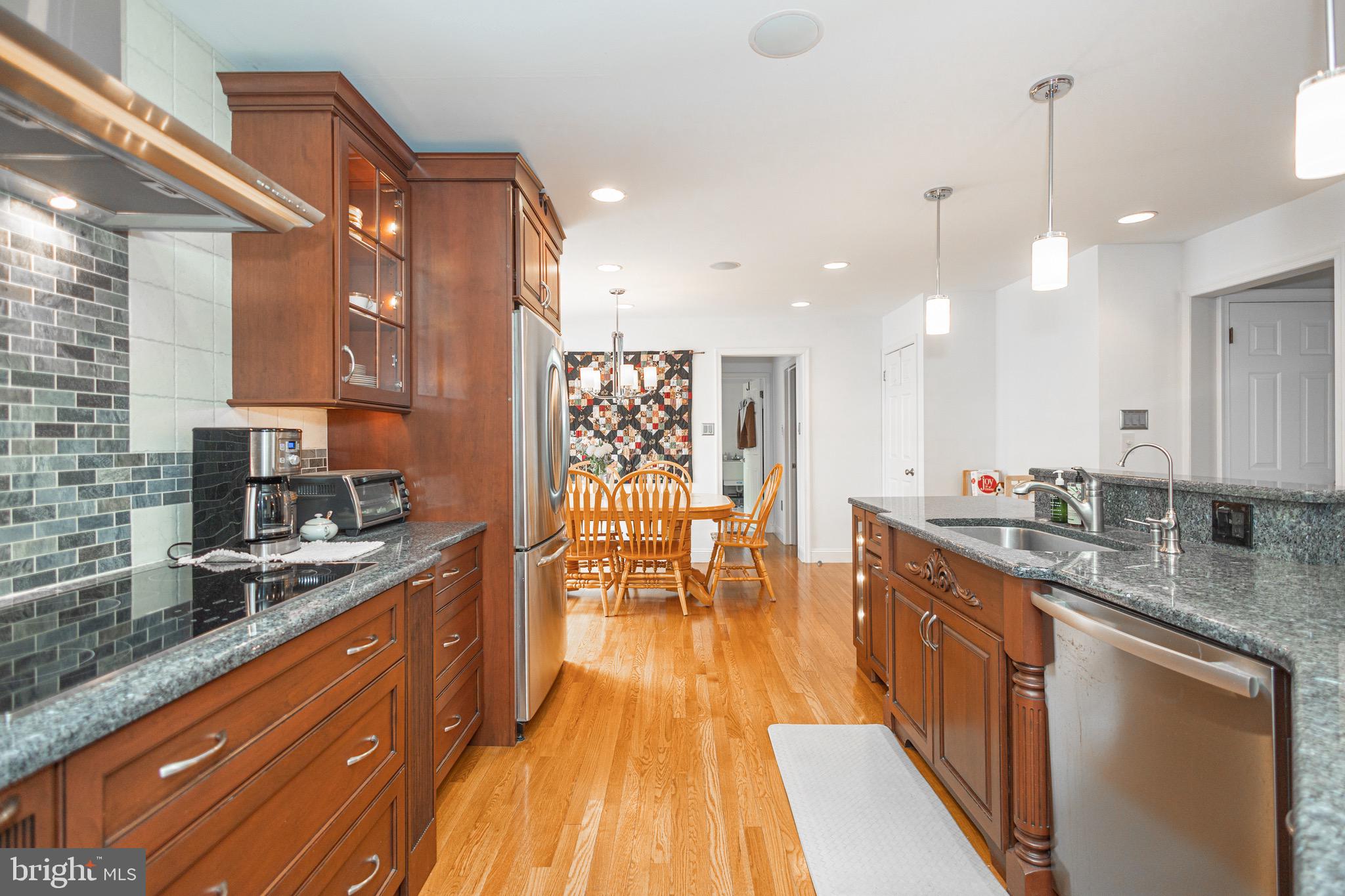 RIVER KNOLL - Residential