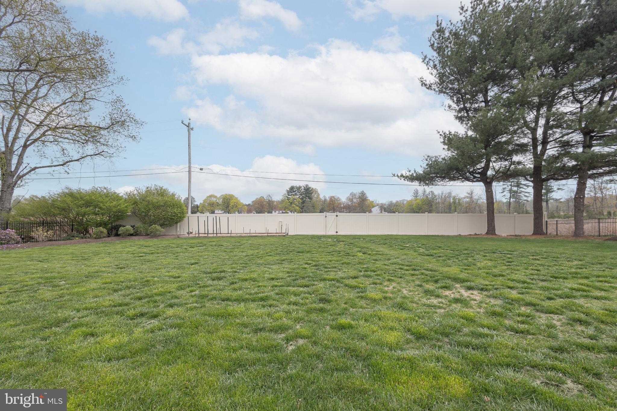 RIVER KNOLL - Residential