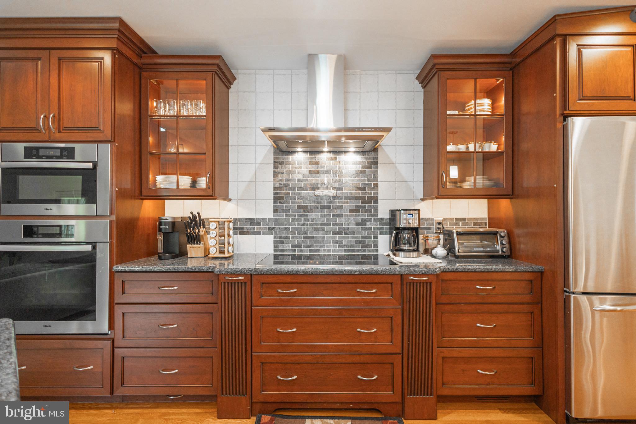 RIVER KNOLL - Residential