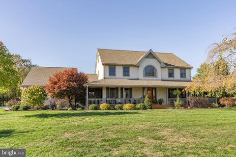 Photo of 3020 MEADOW VIEW RD, MANHEIM, PA 17545 (MLS # PALA2036658)