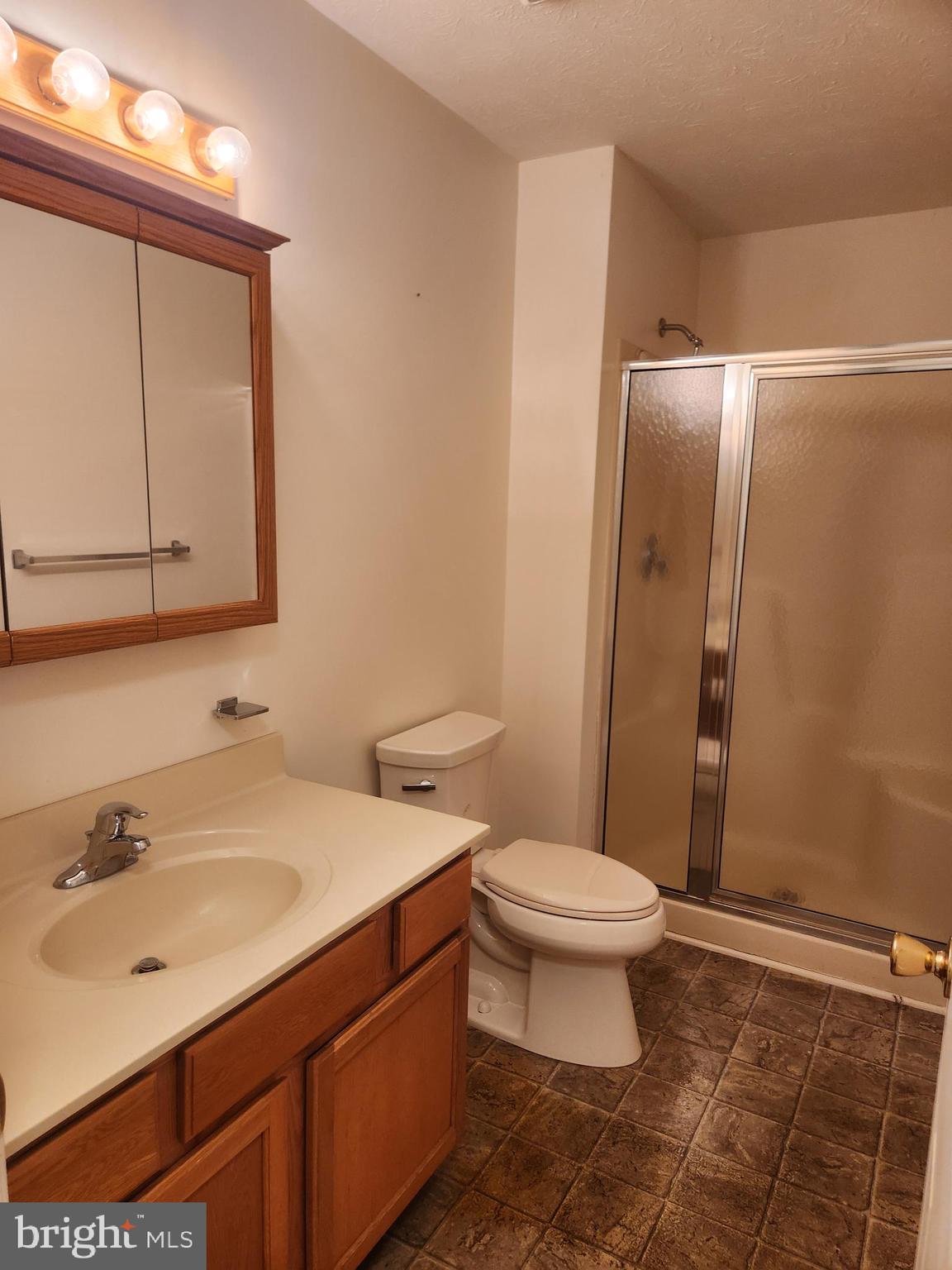 MIDDLE CREEK MANOR - Residential Lease