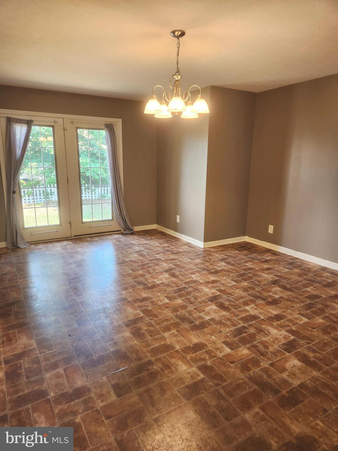 MIDDLE CREEK MANOR - Residential Lease