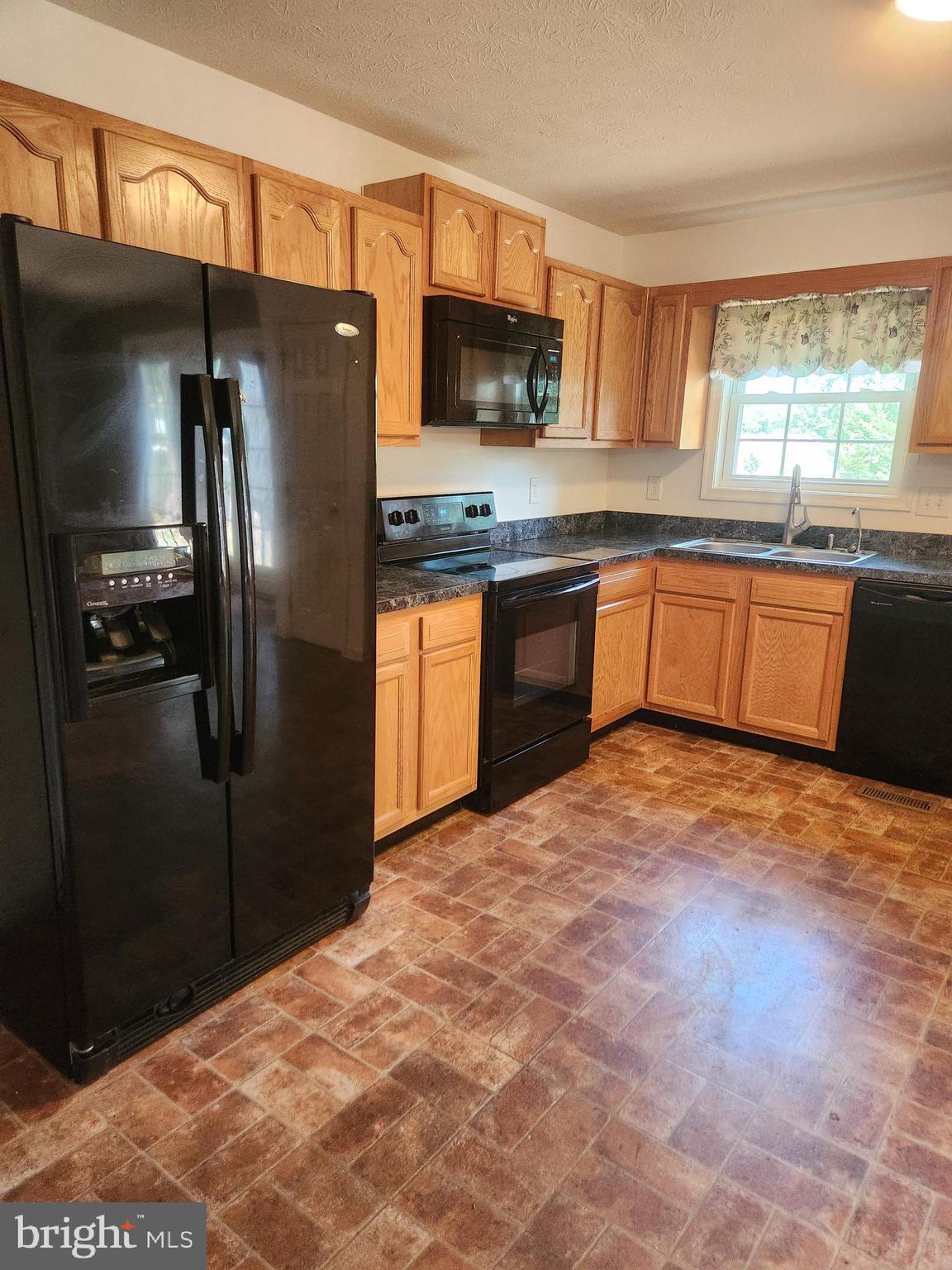 MIDDLE CREEK MANOR - Residential Lease