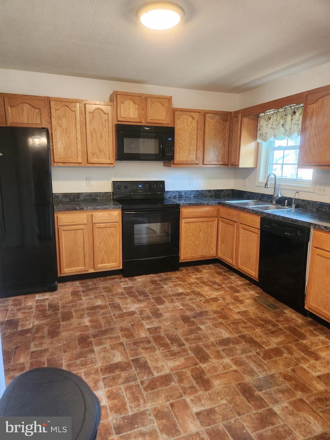 MIDDLE CREEK MANOR - Residential Lease