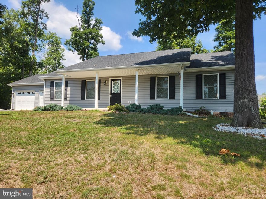Spacious 3 bedroom, 2 bathroom ranch home in Middle Creek Manor. Home offers an open kitchen,  large backyard and 2 car garage. Great Commuter locaton! Just minutes from Proctor &Gamble, Amazon, and 81. Schedule your private showing.