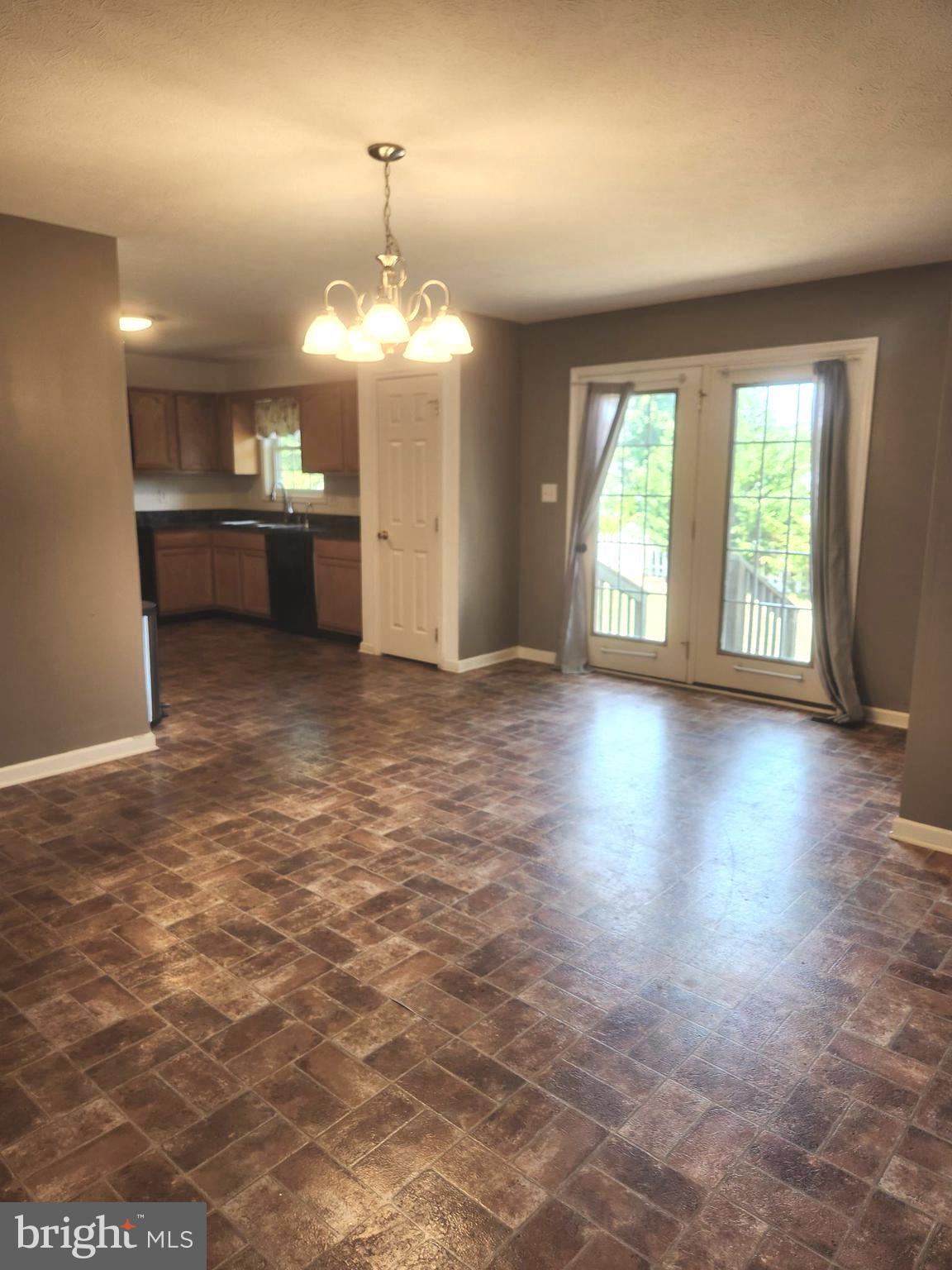 MIDDLE CREEK MANOR - Residential Lease