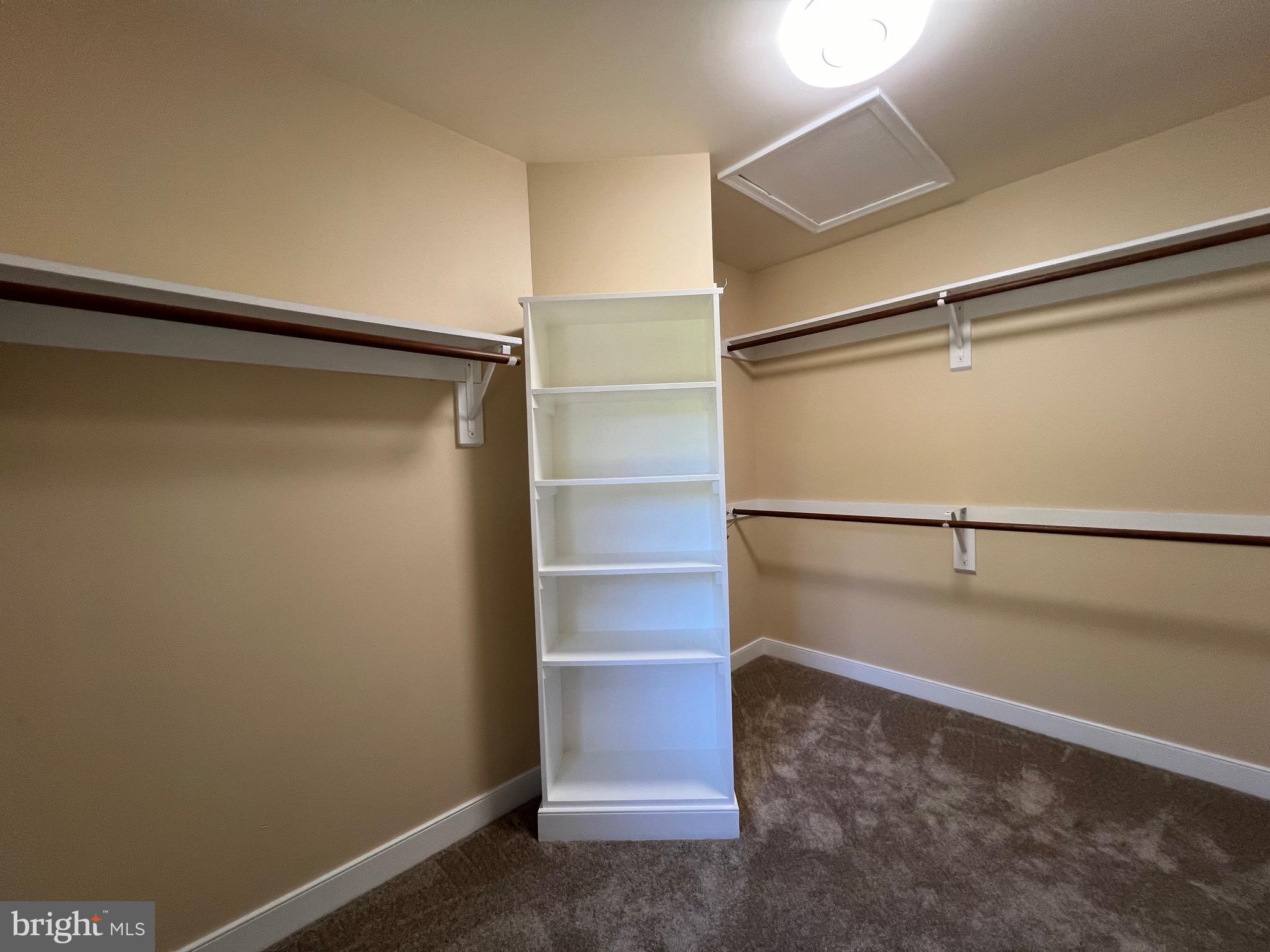 RIDGE POINTE - Residential