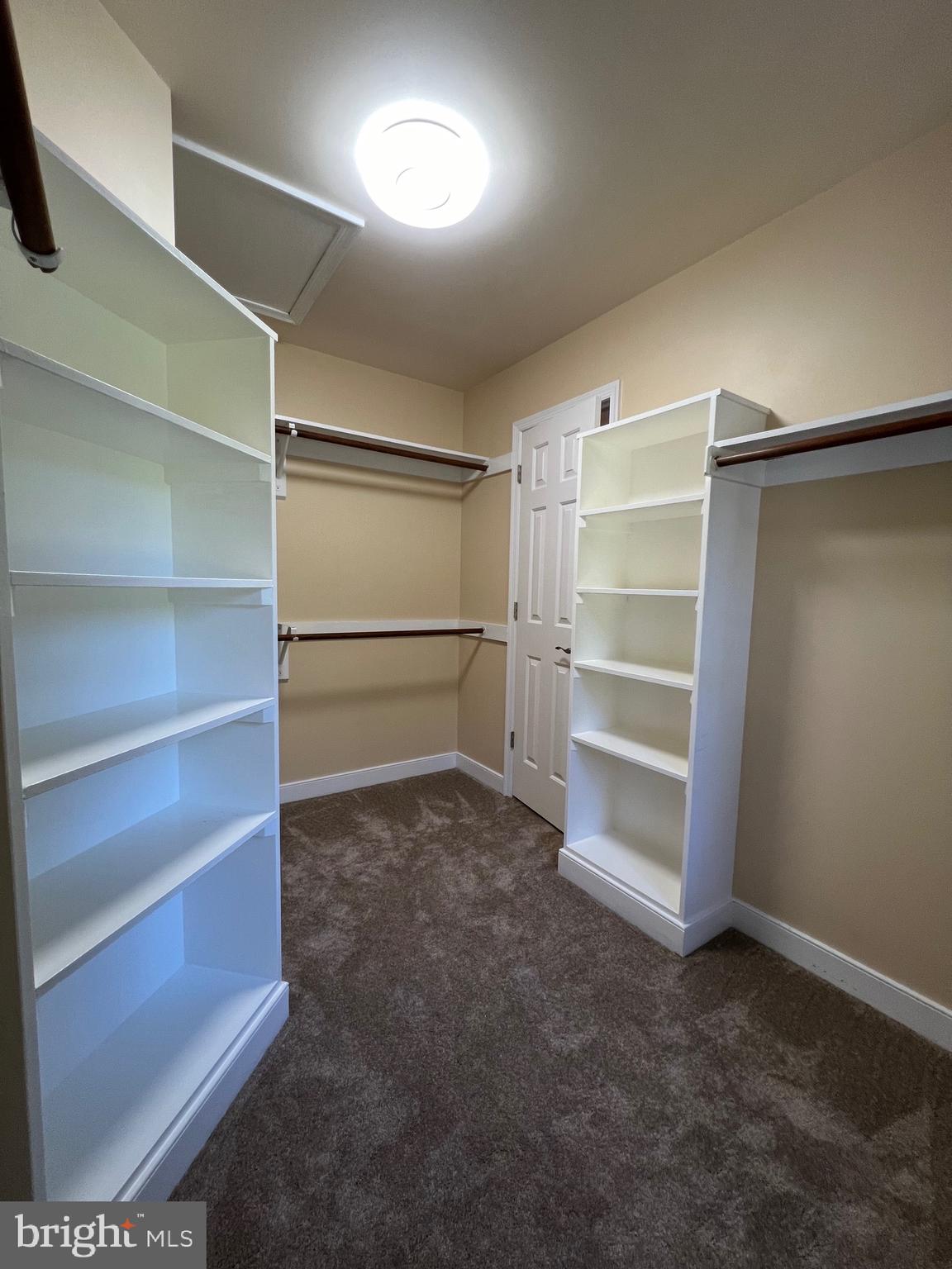 RIDGE POINTE - Residential