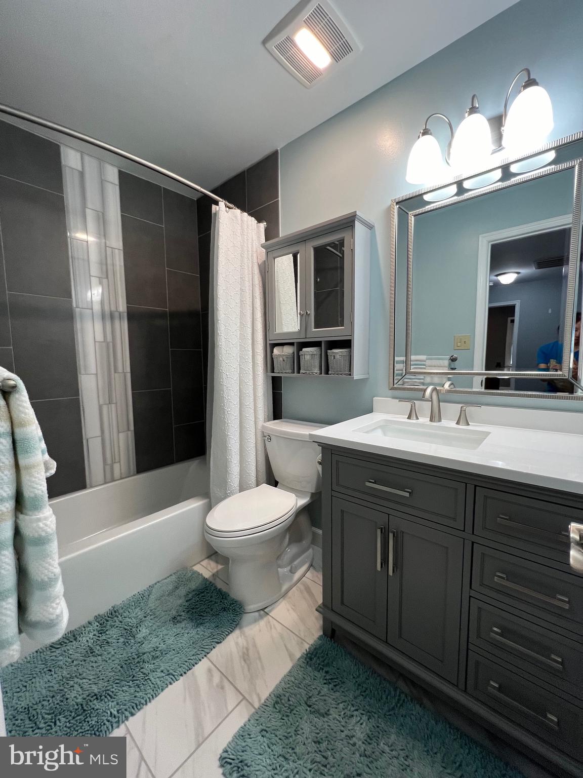 RIDGE POINTE - Residential