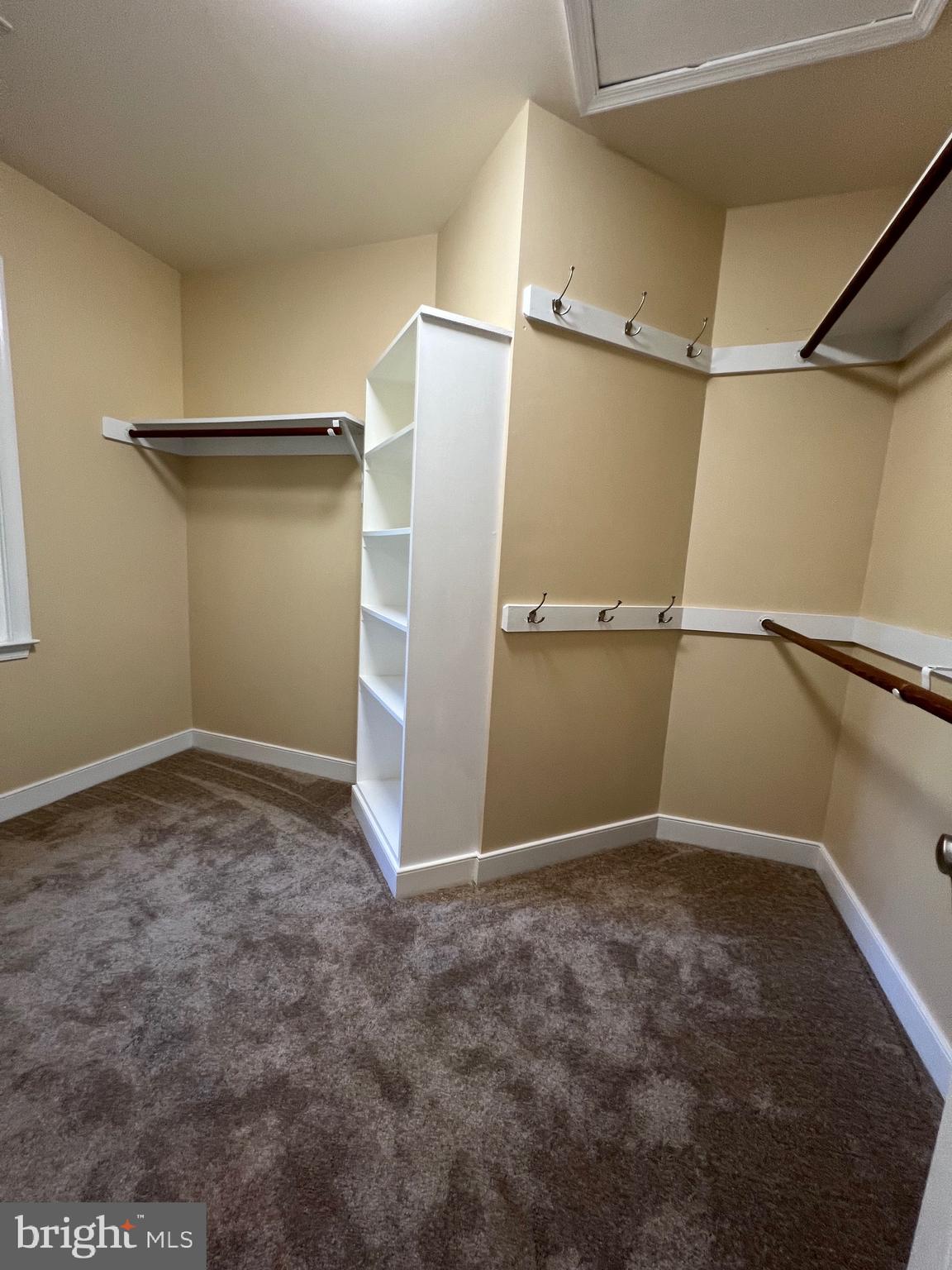 RIDGE POINTE - Residential