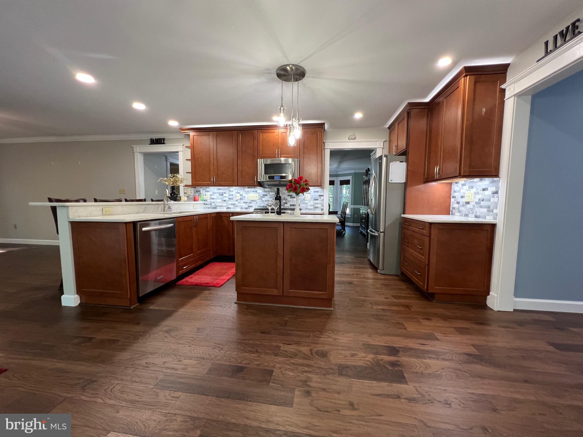 RIDGE POINTE - Residential