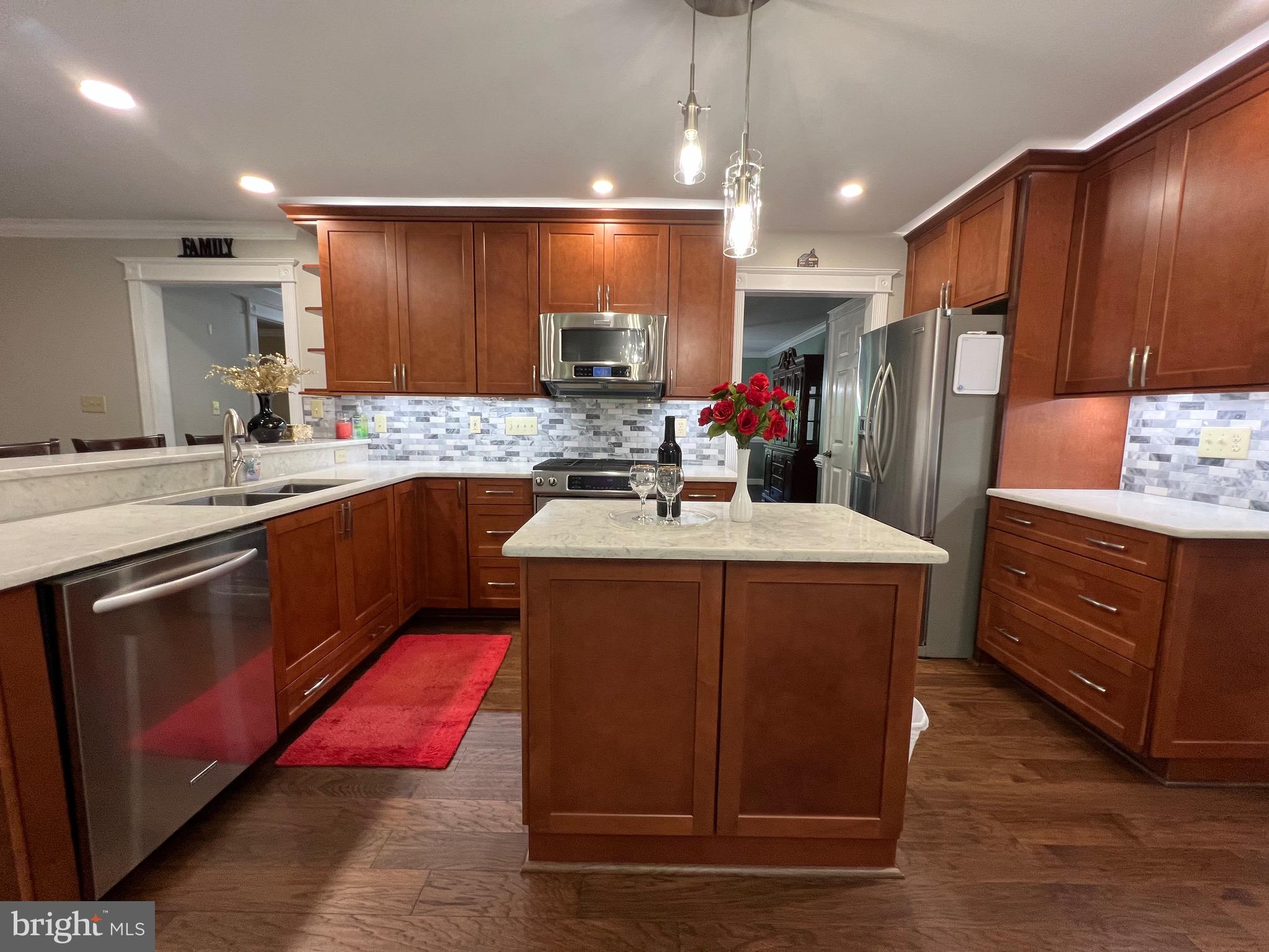 RIDGE POINTE - Residential