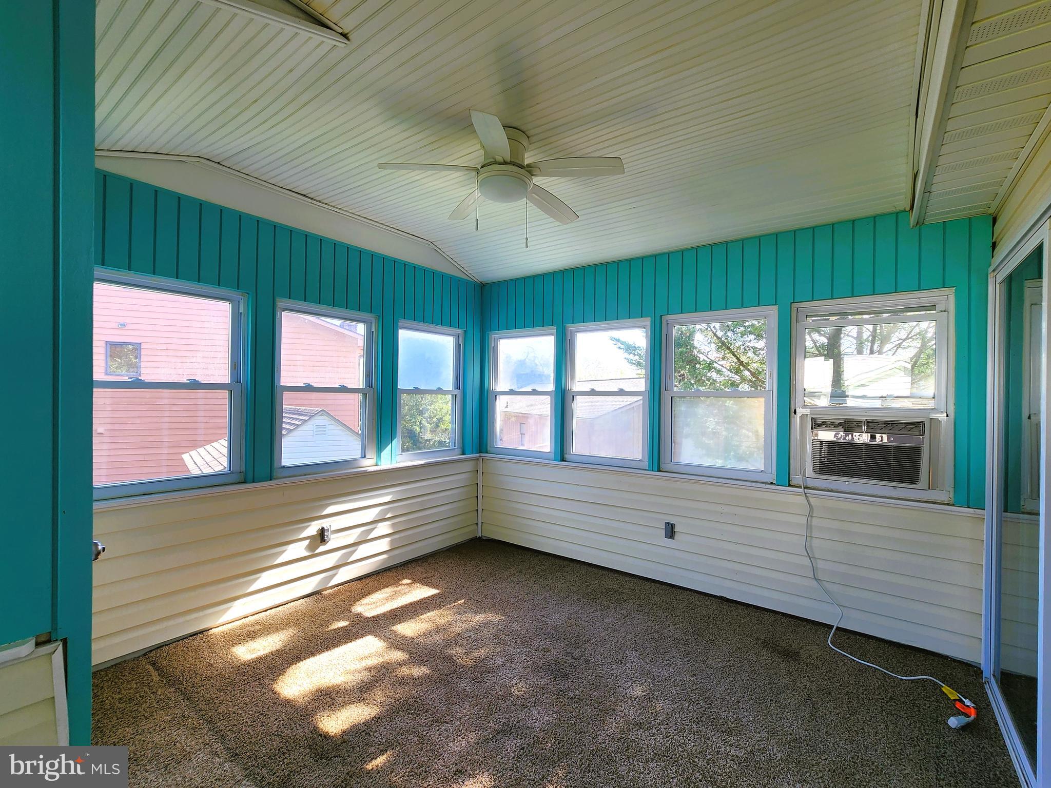 WOODLAND BEACH - Residential Lease