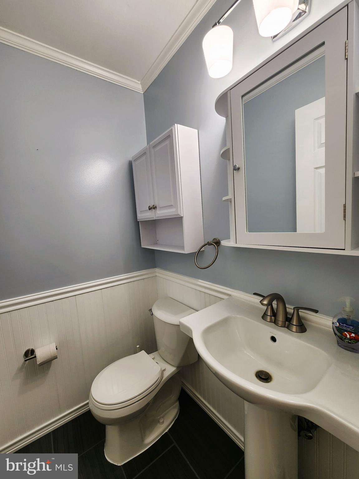 WOODLAND BEACH - Residential Lease