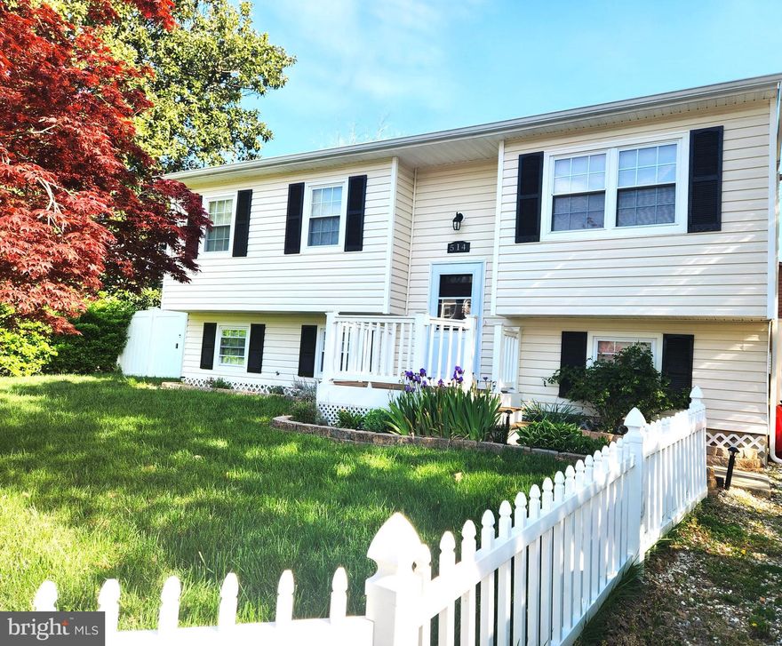 This lovely home is located in the water oriented community of Woodland Beach.
The Bay is within a couple of blocks away from this home.
Well water with water filtration system.
This home features an enclosed porch that leads to a ample deck overlooking the backyard - perfect for entertaining.
Updated kitchen.
Hardwood flooring in the living/dining room.
All bedrooms are carpeted.
The lower level has an additional bedroom, full bath and family room.
This is such a great location. Close to downtown Annapolis, Bay Bridge-Sandy Point, and major commuter routes.
Dog Friendly - under 45lbs