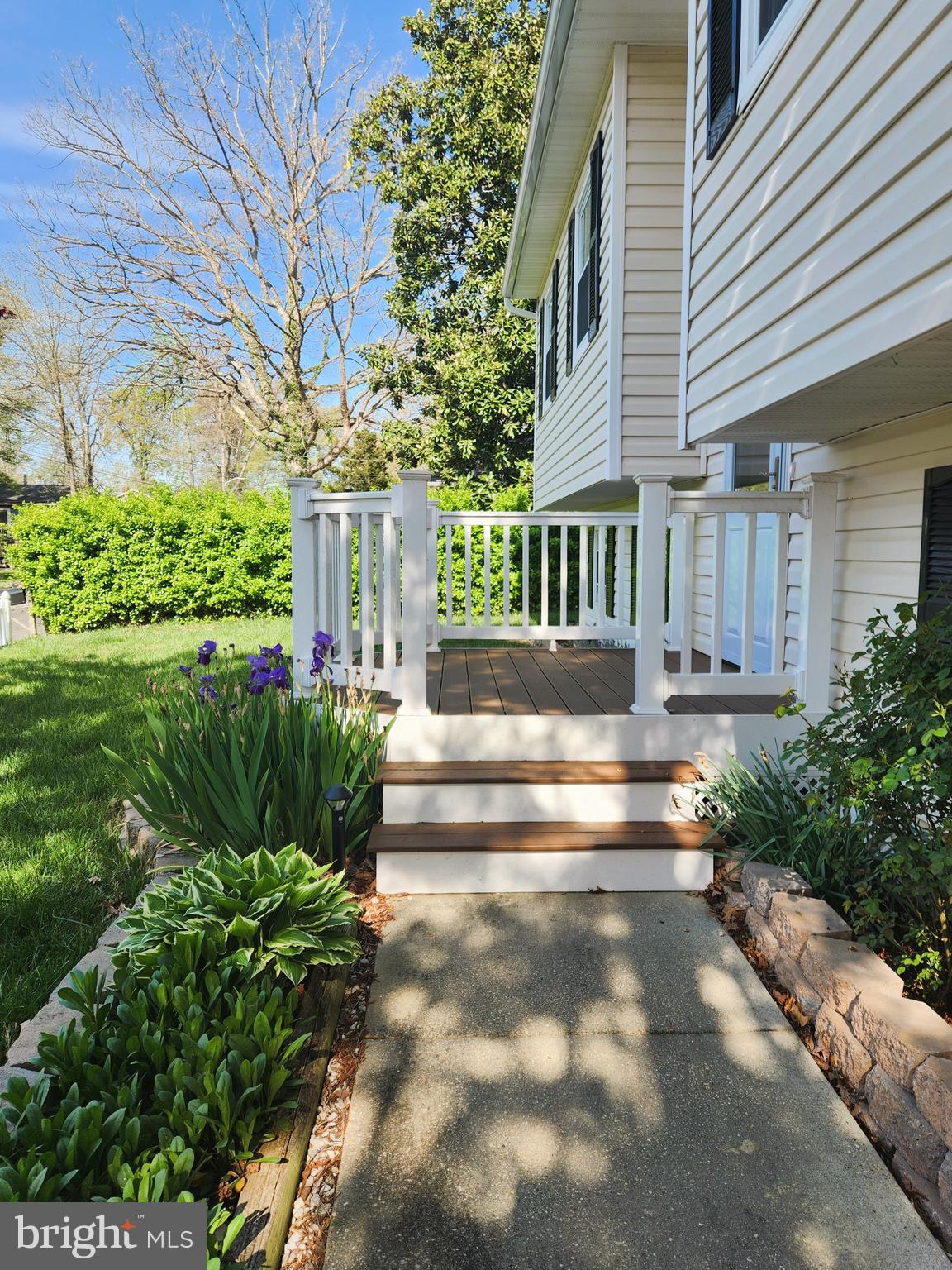 WOODLAND BEACH - Residential Lease