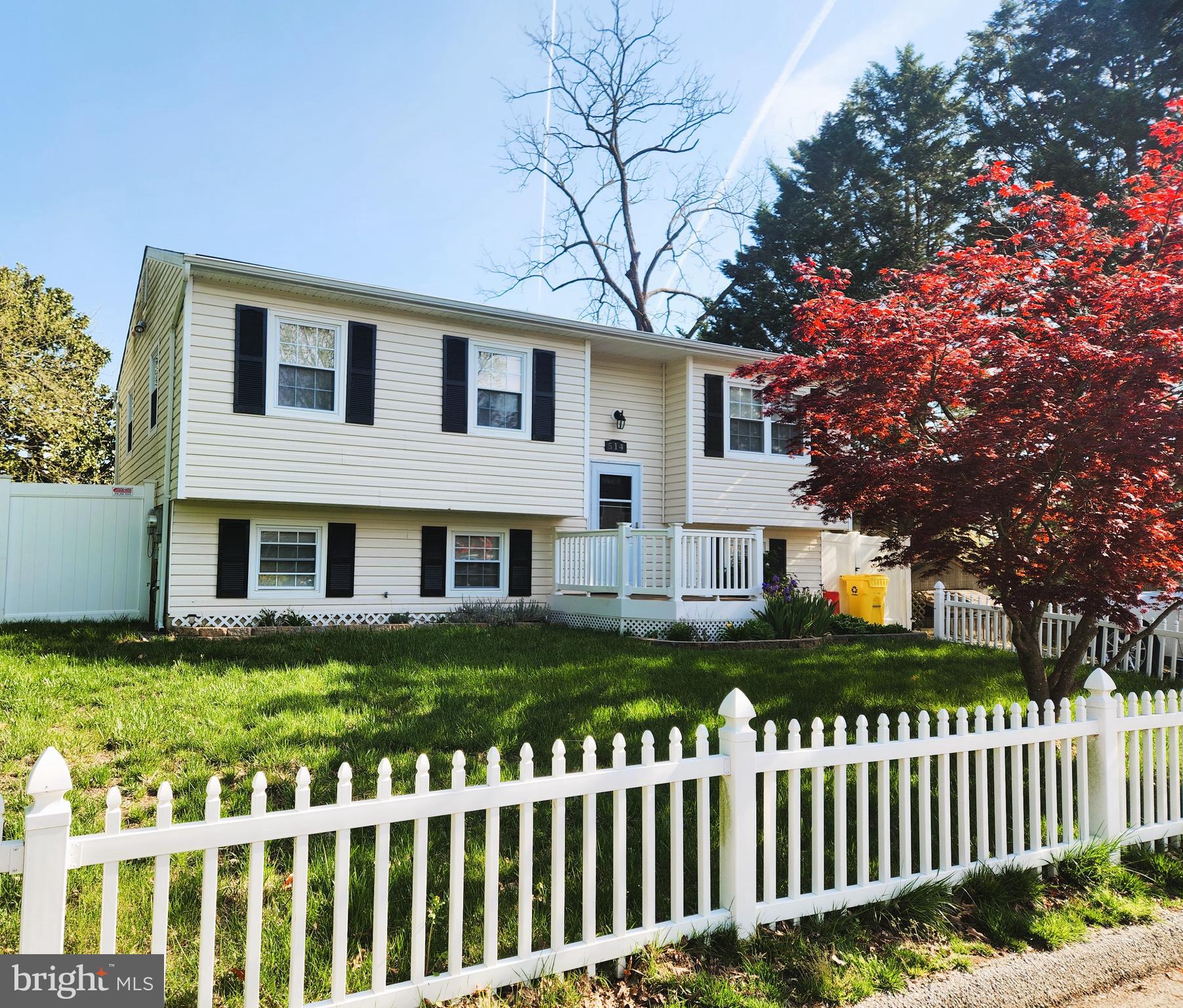 WOODLAND BEACH - Residential Lease