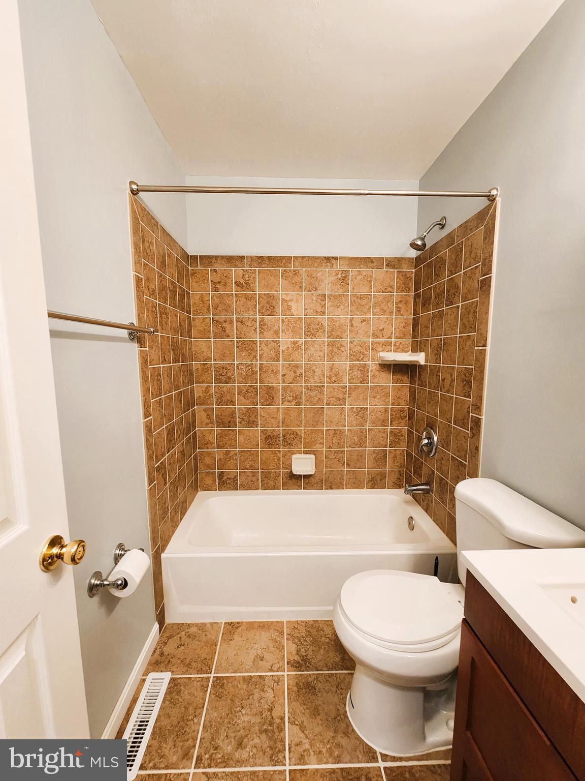 WOODLAND BEACH - Residential Lease