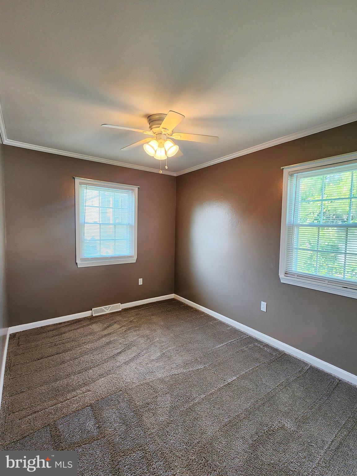 WOODLAND BEACH - Residential Lease