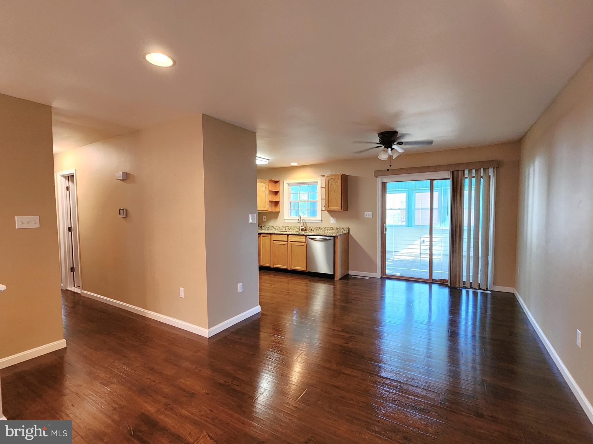 WOODLAND BEACH - Residential Lease