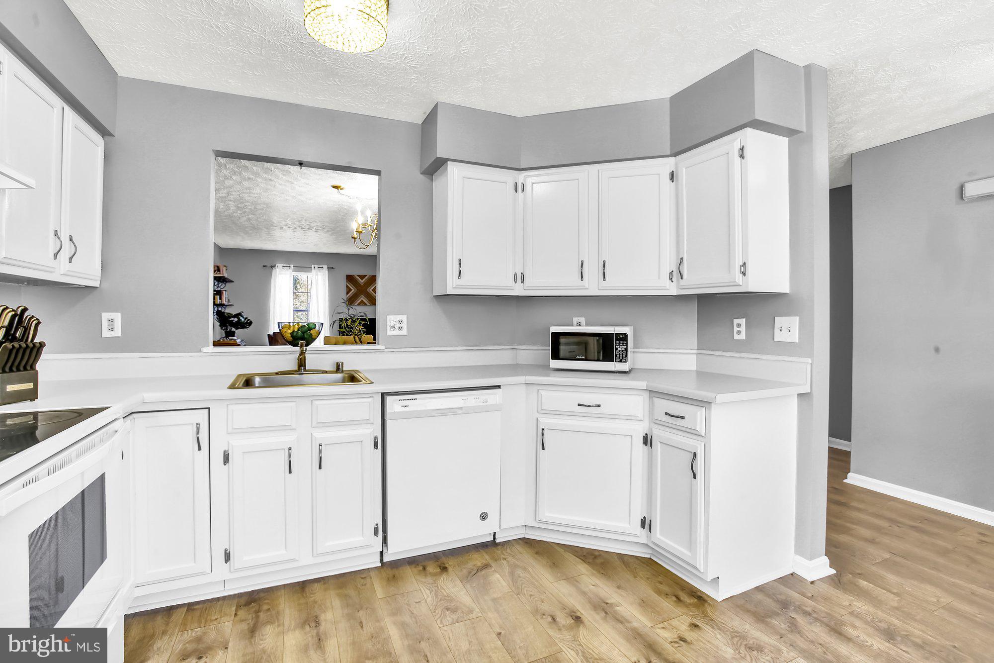 CONSTANT FRIENDSHIP - Residential