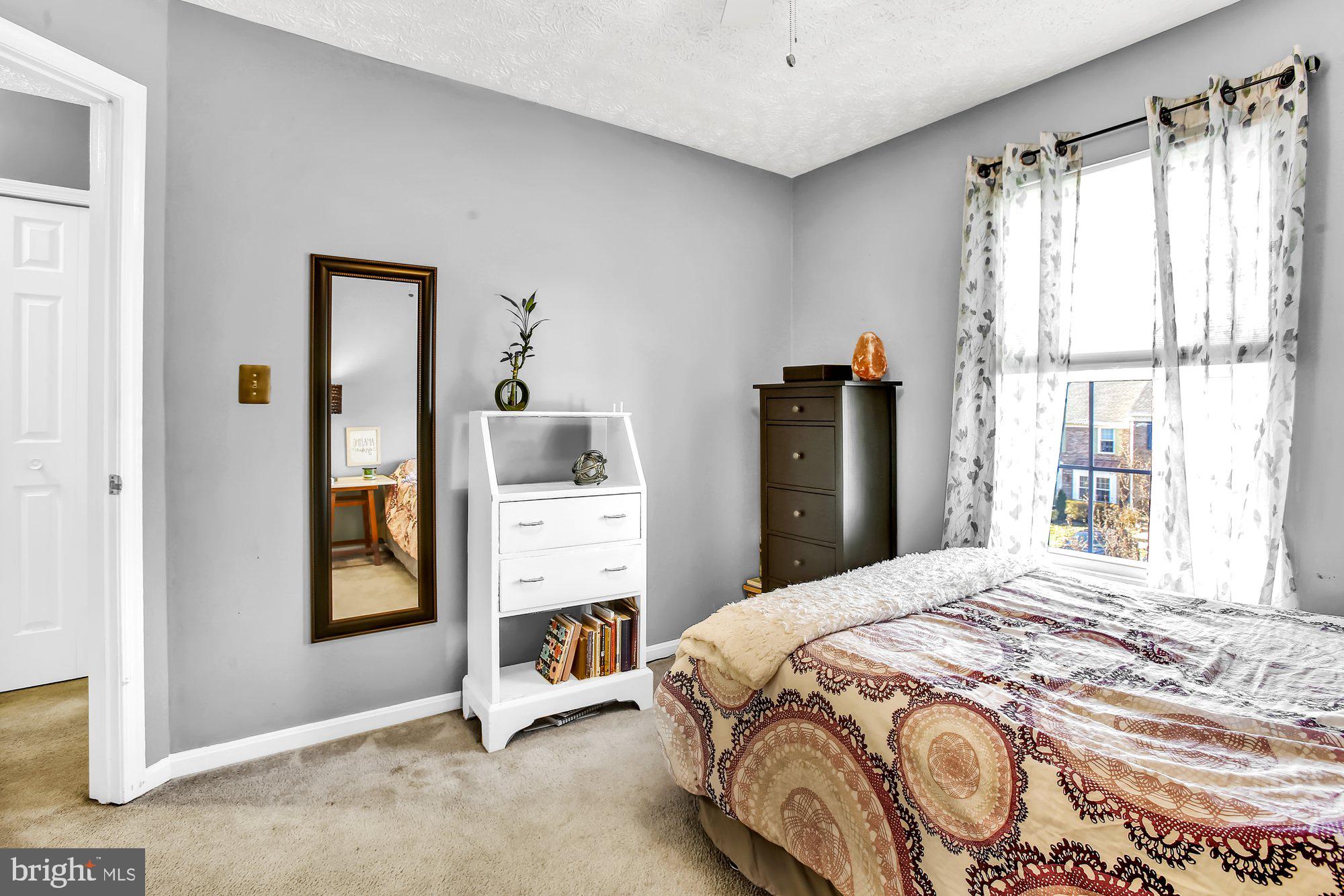 CONSTANT FRIENDSHIP - Residential