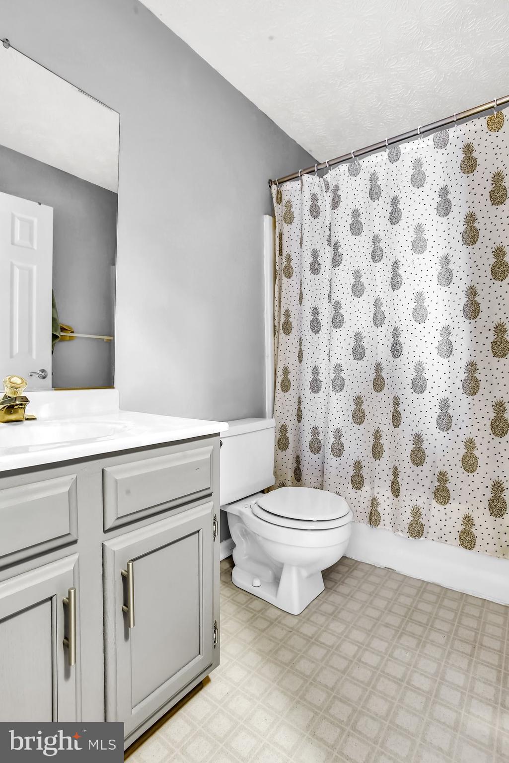 CONSTANT FRIENDSHIP - Residential