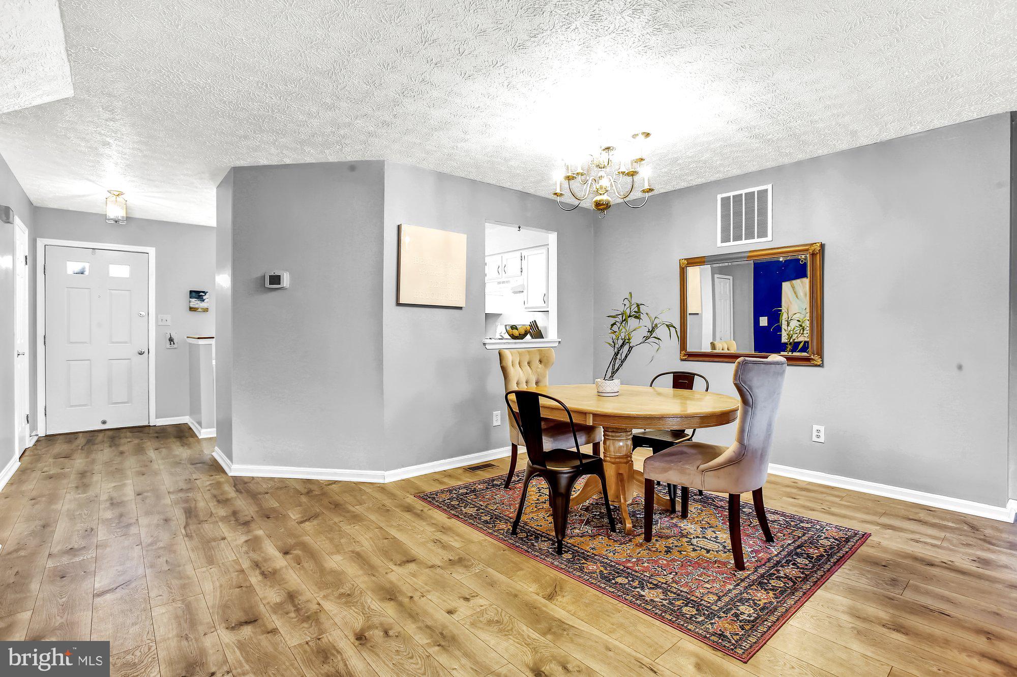 CONSTANT FRIENDSHIP - Residential