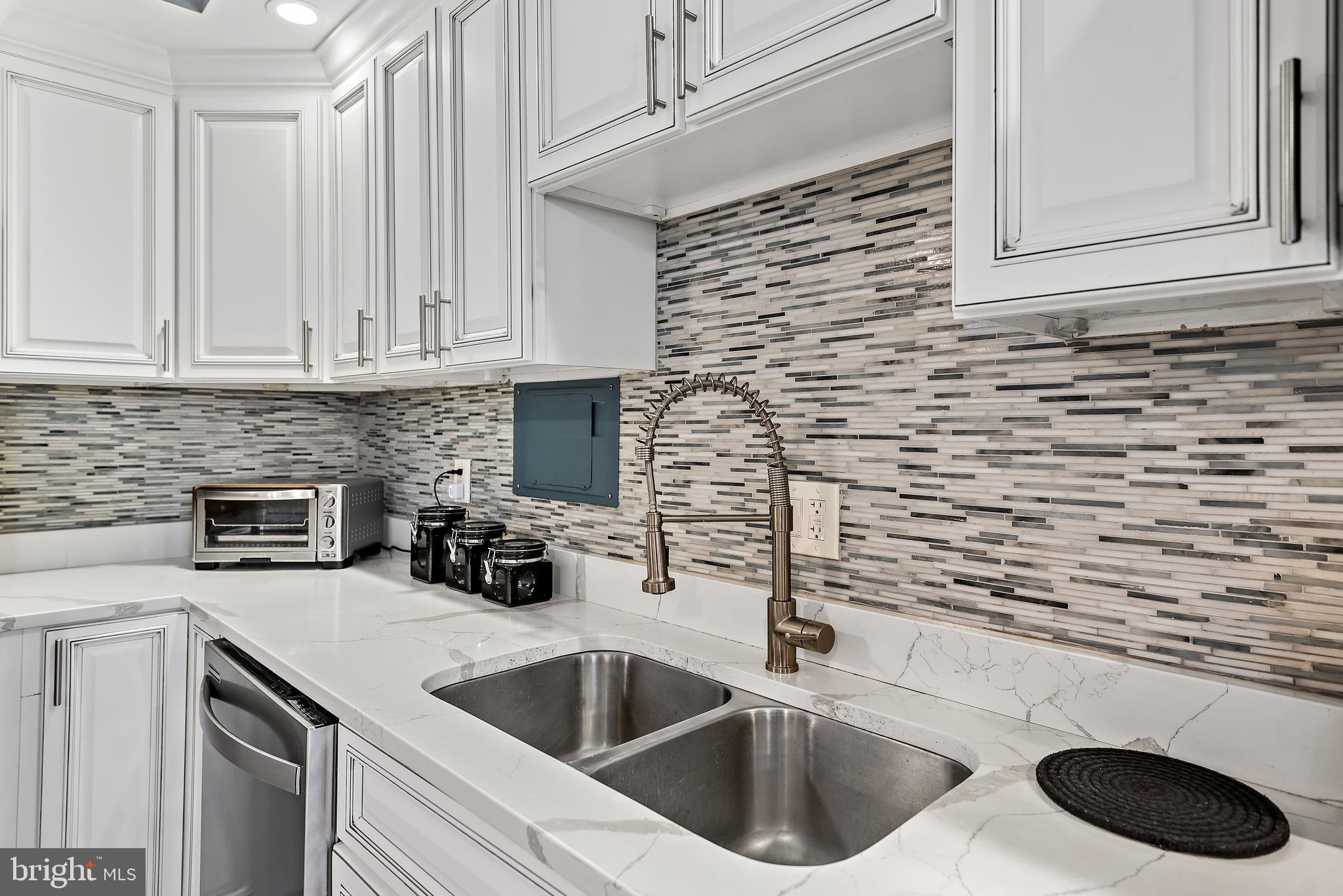 PRESIDENTIAL TOWERS - Residential