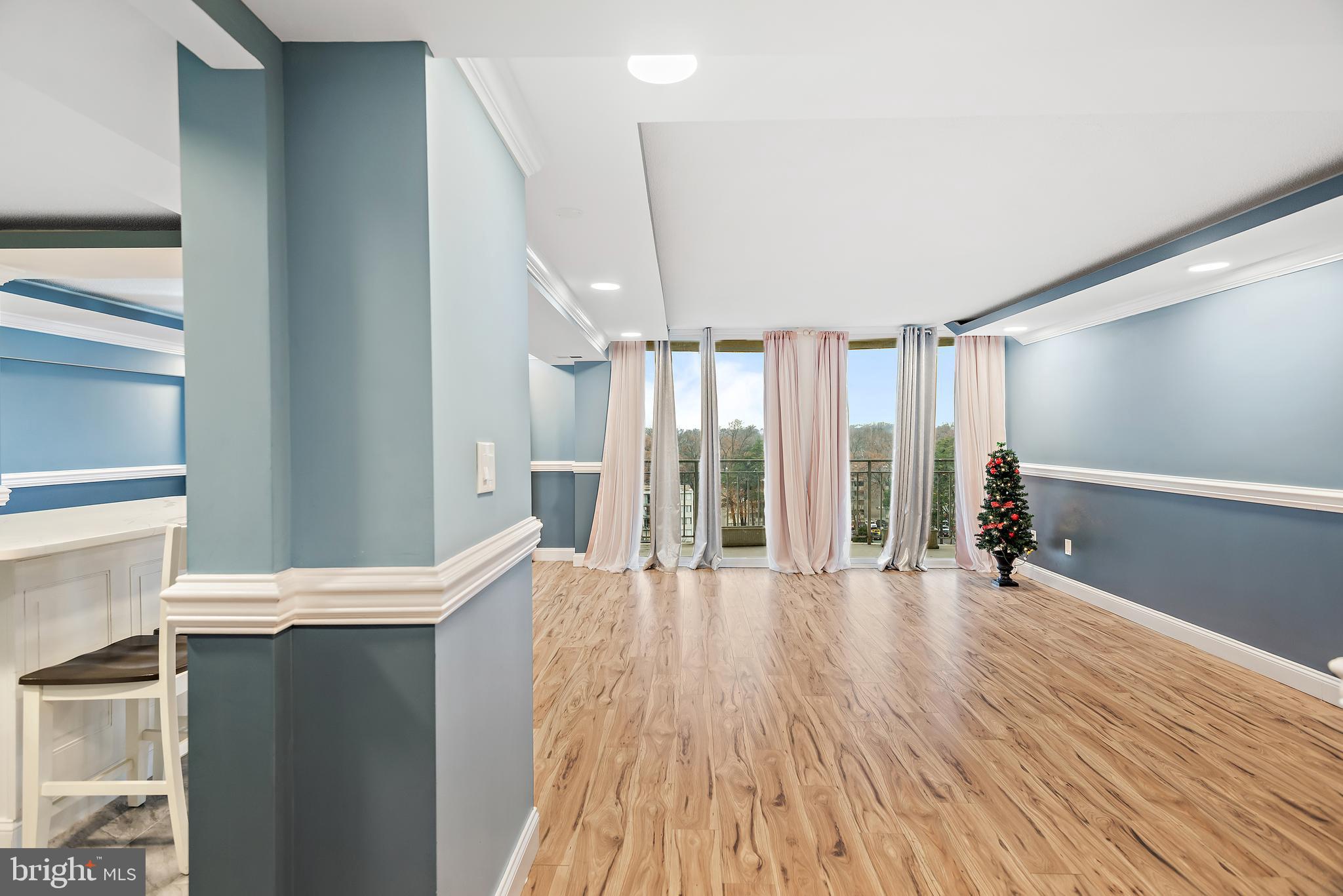 PRESIDENTIAL TOWERS - Residential