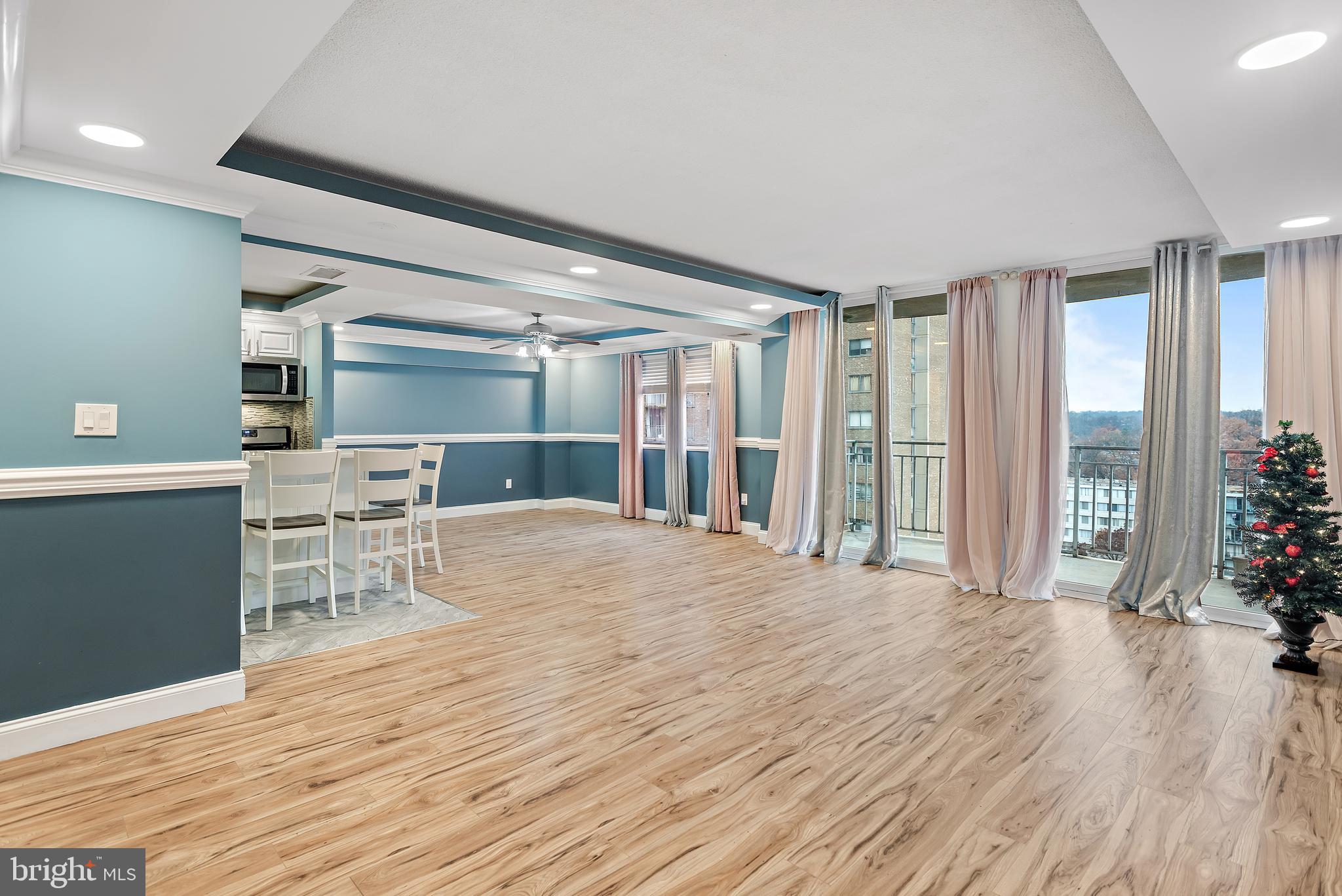 PRESIDENTIAL TOWERS - Residential