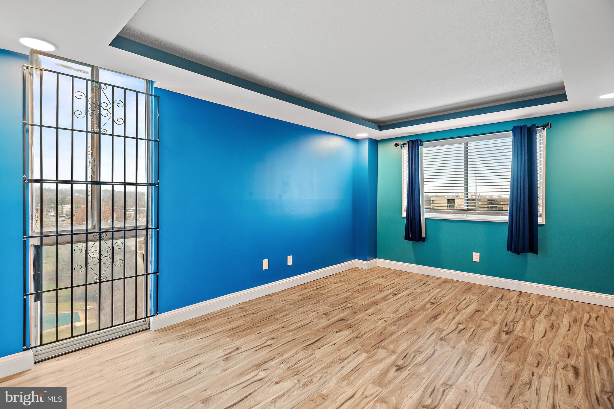 PRESIDENTIAL TOWERS - Residential