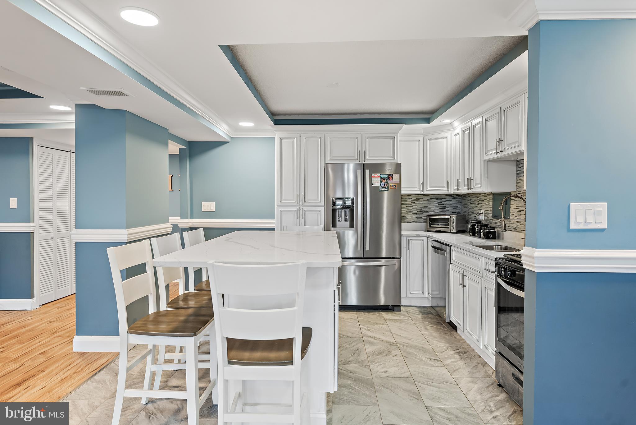 PRESIDENTIAL TOWERS - Residential