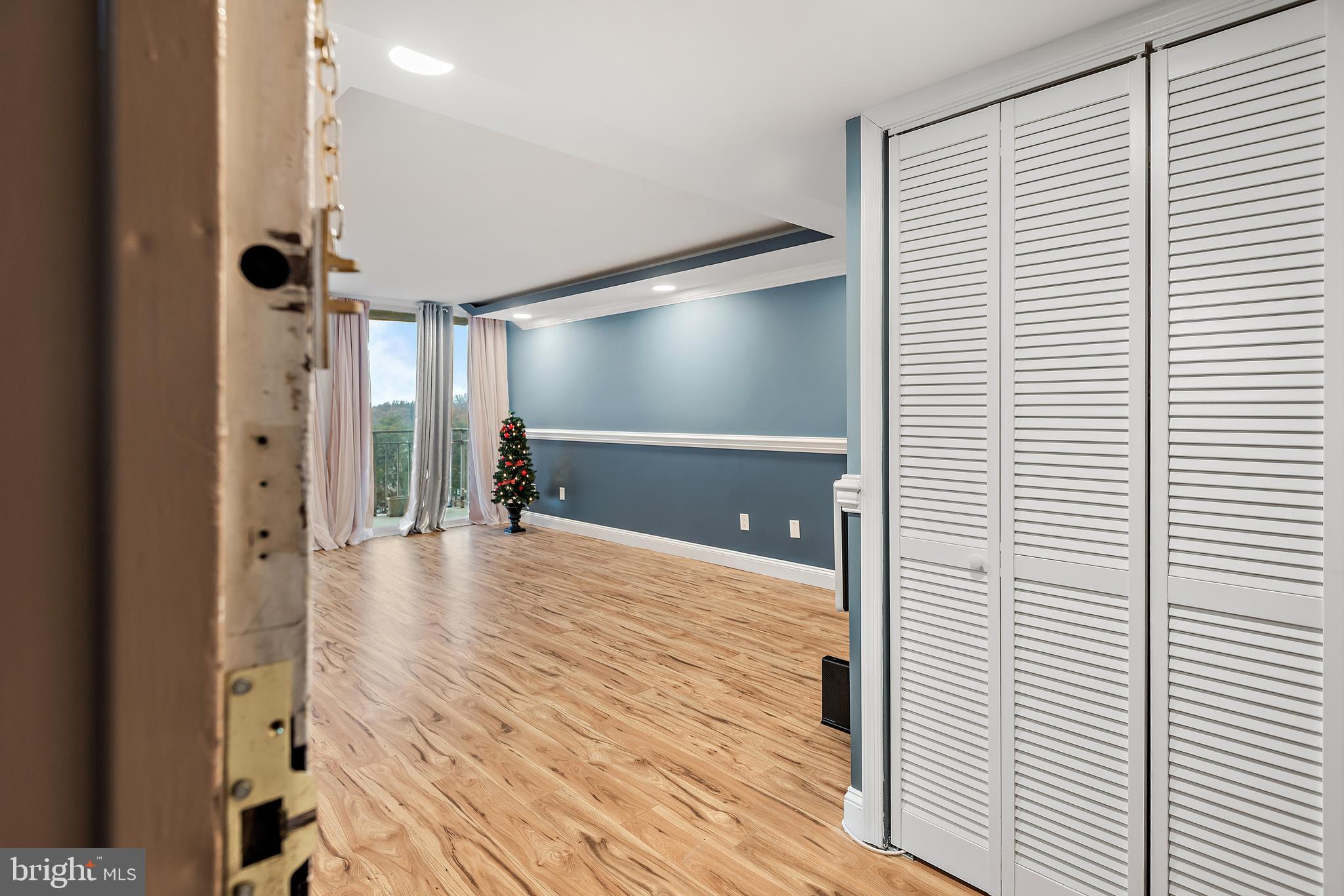 PRESIDENTIAL TOWERS - Residential