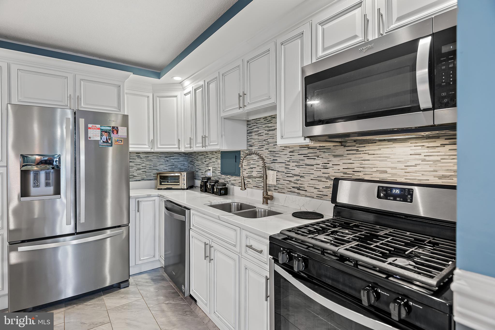 PRESIDENTIAL TOWERS - Residential