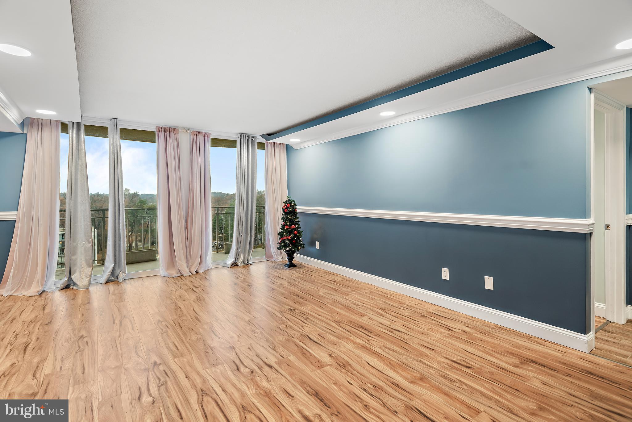 PRESIDENTIAL TOWERS - Residential