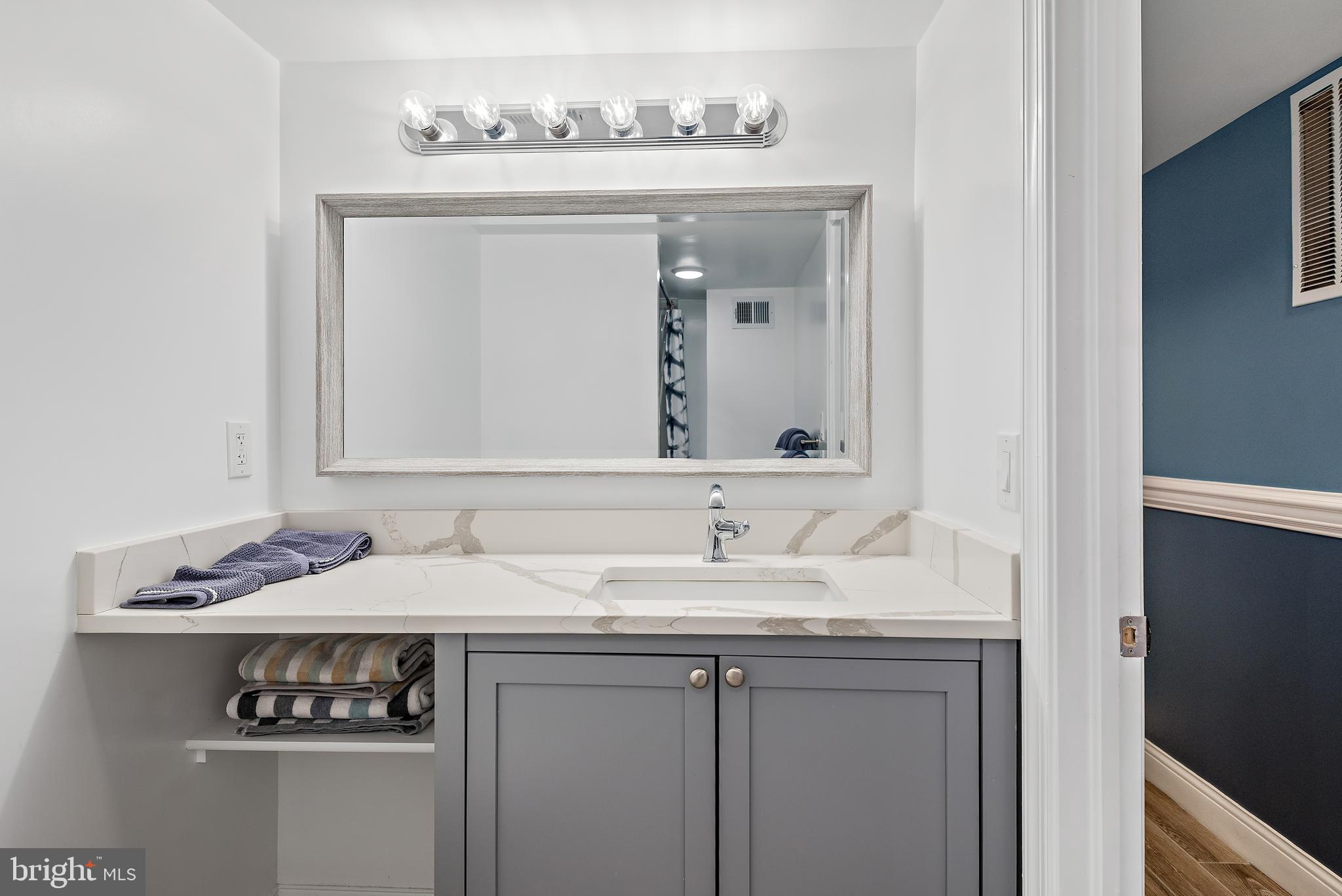 PRESIDENTIAL TOWERS - Residential