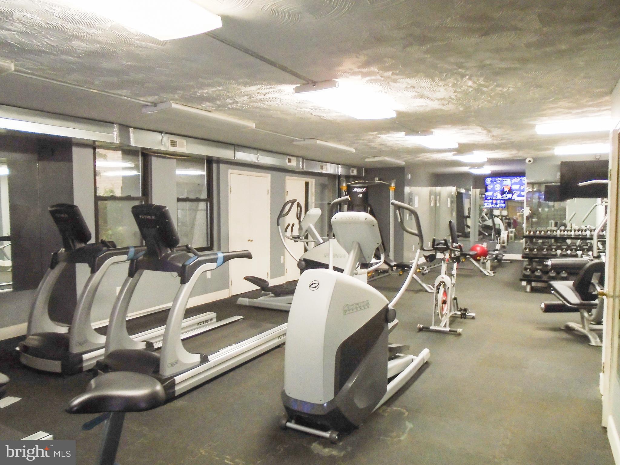 PRESIDENTIAL TOWERS - Residential