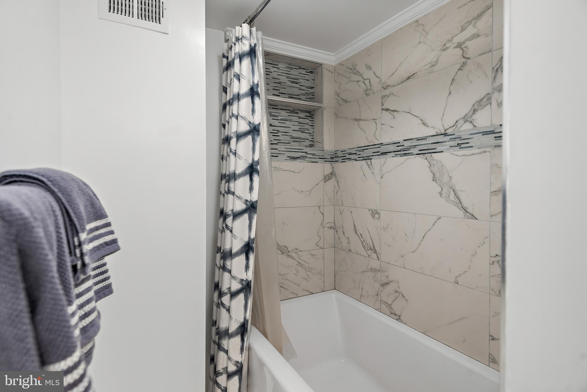 PRESIDENTIAL TOWERS - Residential