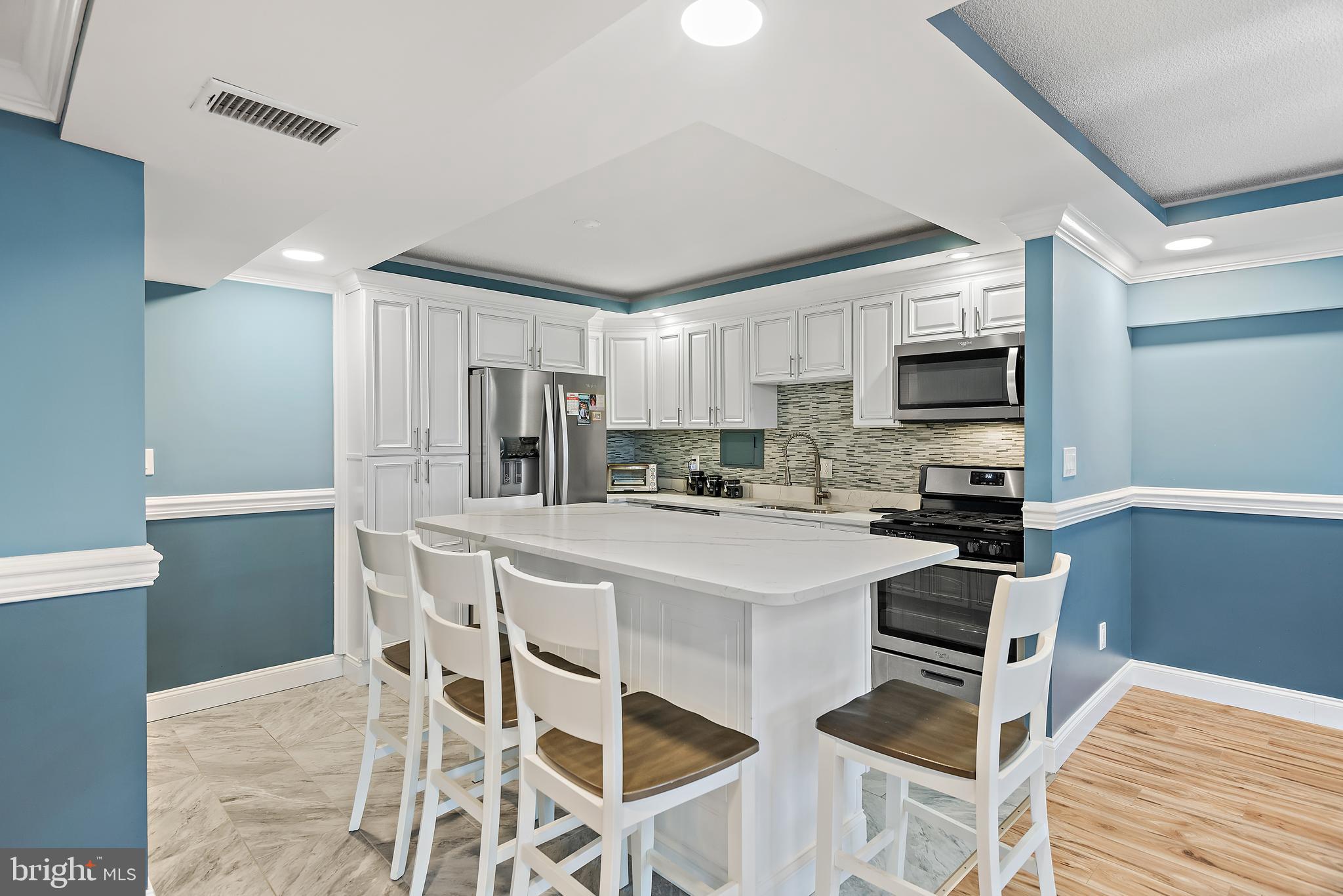 PRESIDENTIAL TOWERS - Residential