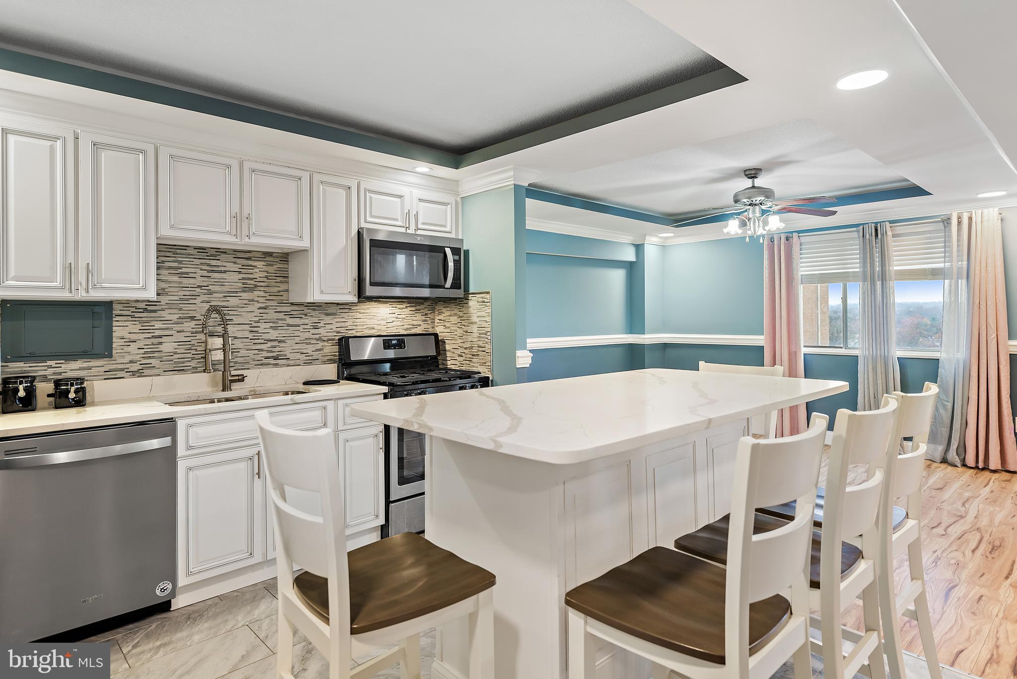 PRESIDENTIAL TOWERS - Residential