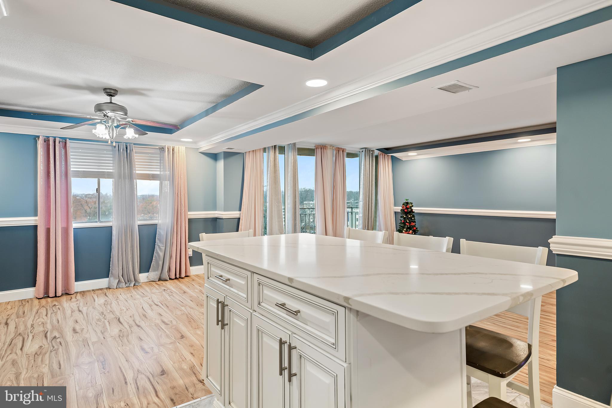 PRESIDENTIAL TOWERS - Residential