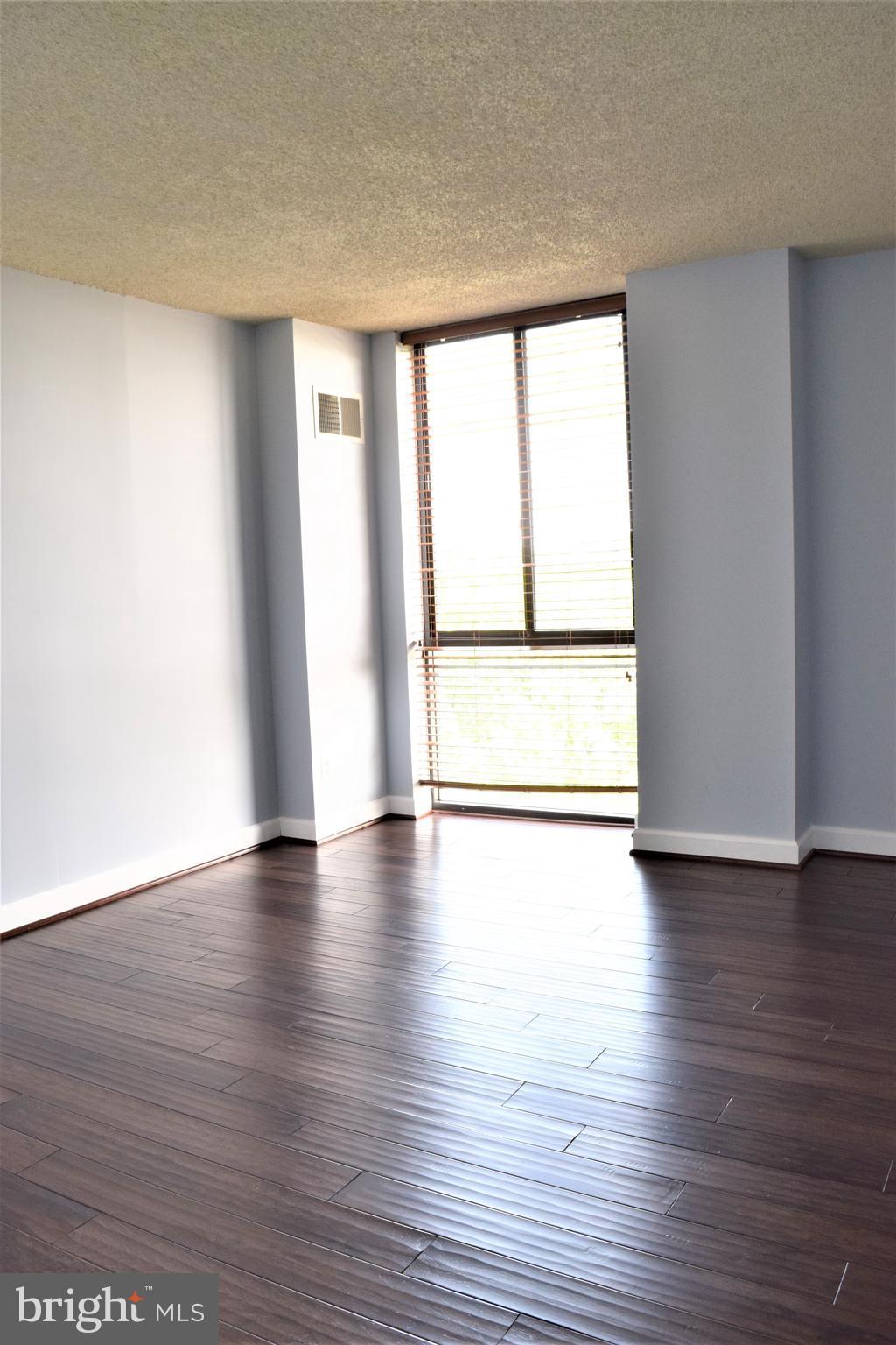 IDYLWOOD TOWERS - Residential
