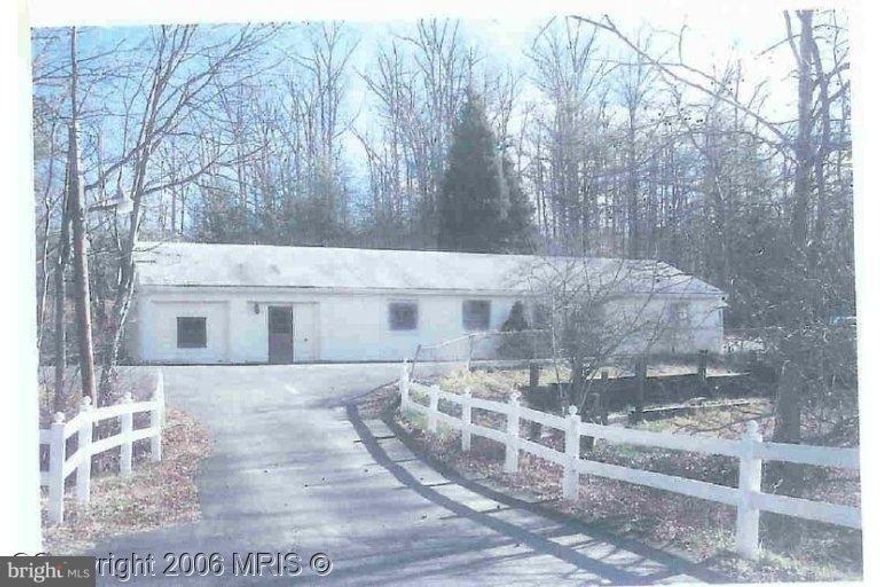 CURRENT TENANT STILL OCCUPYING SPACE SO OCCUPANCY DATE WILL BE NEGOTIABLE. CUREENTLY A CHILDREN'S DAYCARE.  MANY OPTIONS FOR THIS SPACE! OFFICE SPACE, MEDICAL, CHILDCARE, AND MORE!! NICE DRIVEWAY AND PARKING AERA! NEAR QUANTICO MARINE BASE!