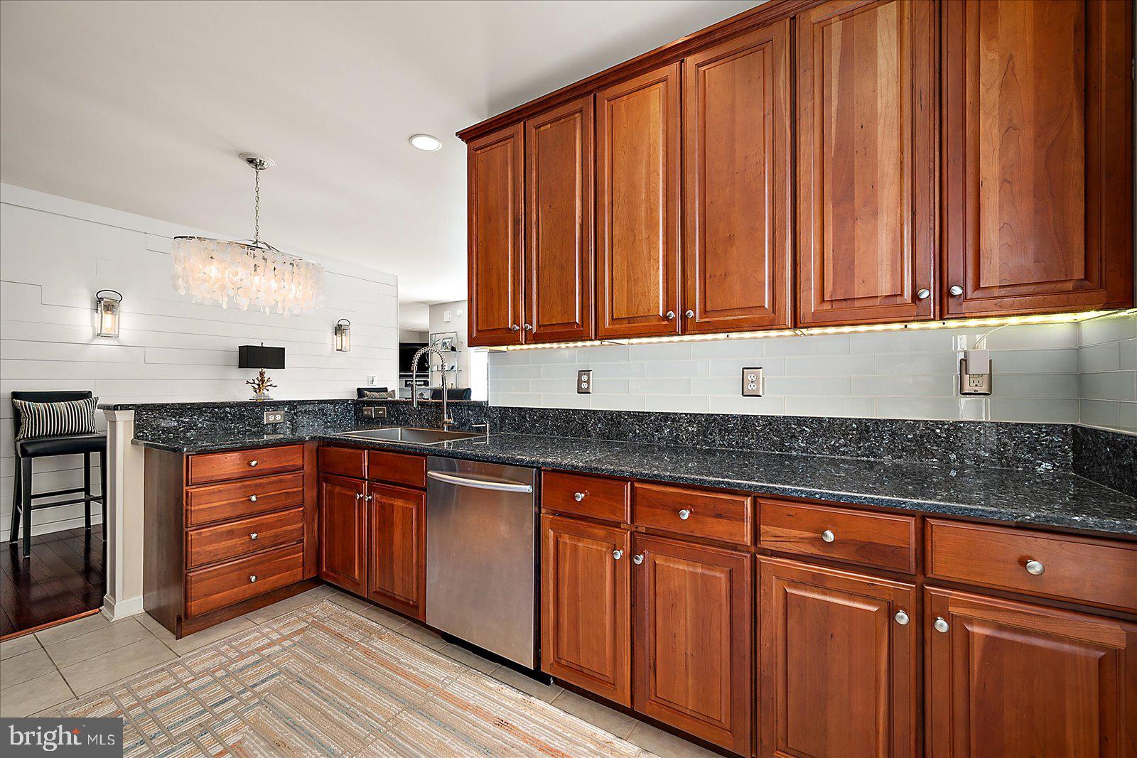 LIGHTHOUSE VIEW - Residential