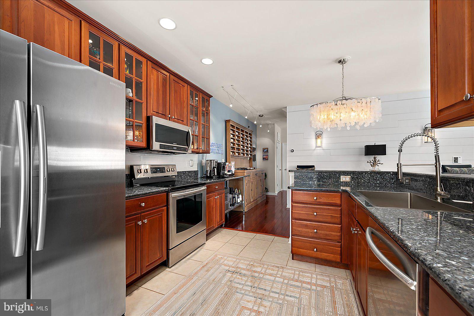 LIGHTHOUSE VIEW - Residential