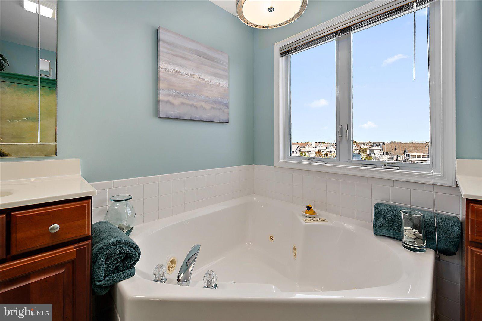 LIGHTHOUSE VIEW - Residential