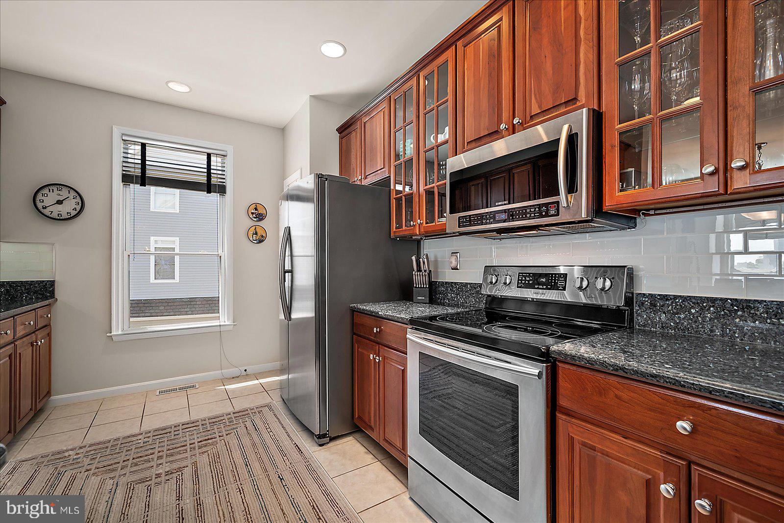 LIGHTHOUSE VIEW - Residential